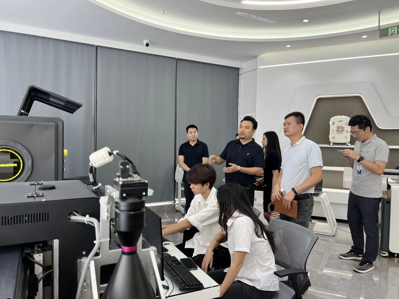 深化校企合作,共促創新發展——東莞理工學院科創院與鳳崗鎮政府走訪京東智谷松普智能(圖5) 深化校企合作,共促創新發展——東莞理工學院科創院與鳳崗鎮政府走訪京東智谷松普智能(圖5)